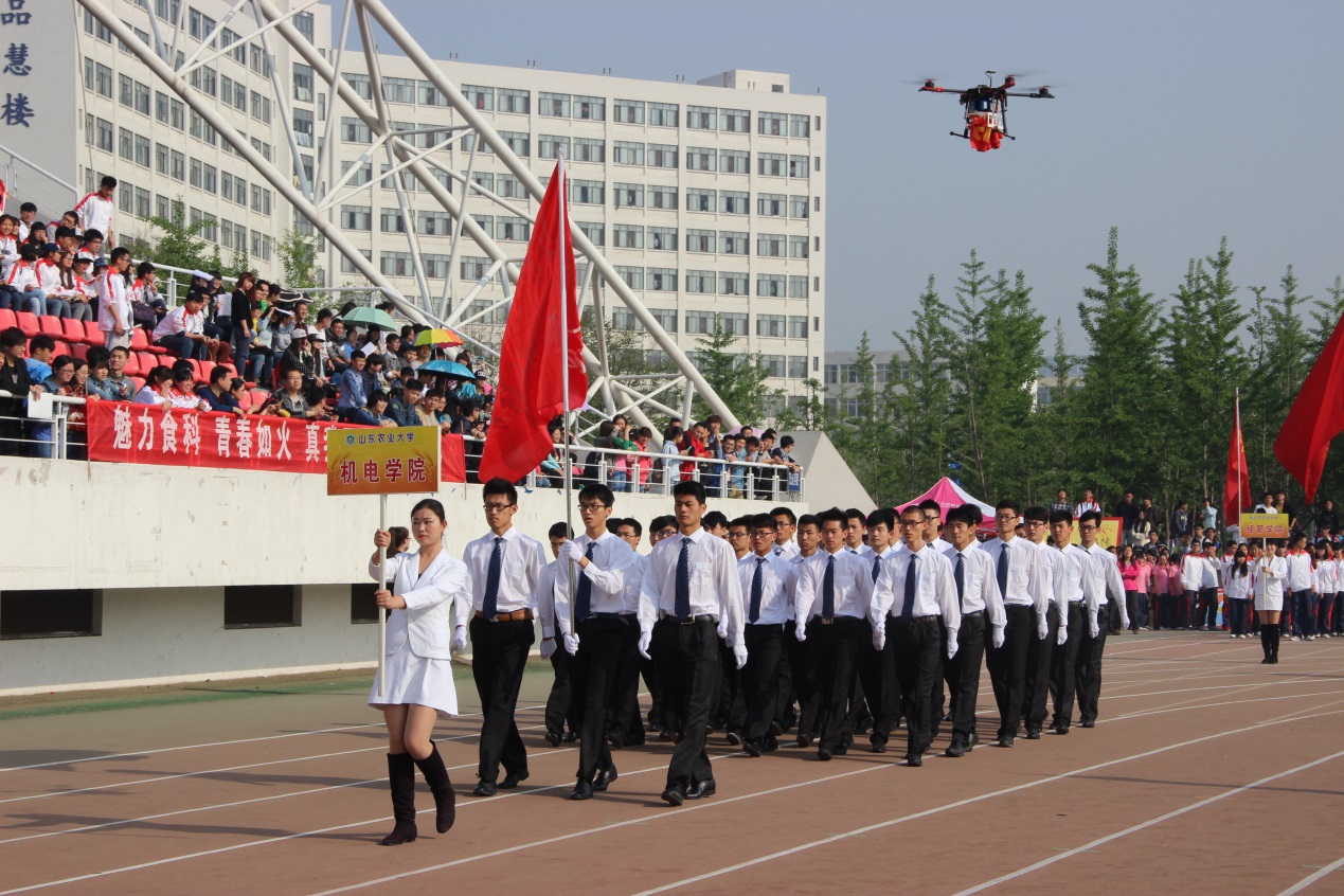 精心设计 365英国上市公司学生代表队入场仪式广受好评